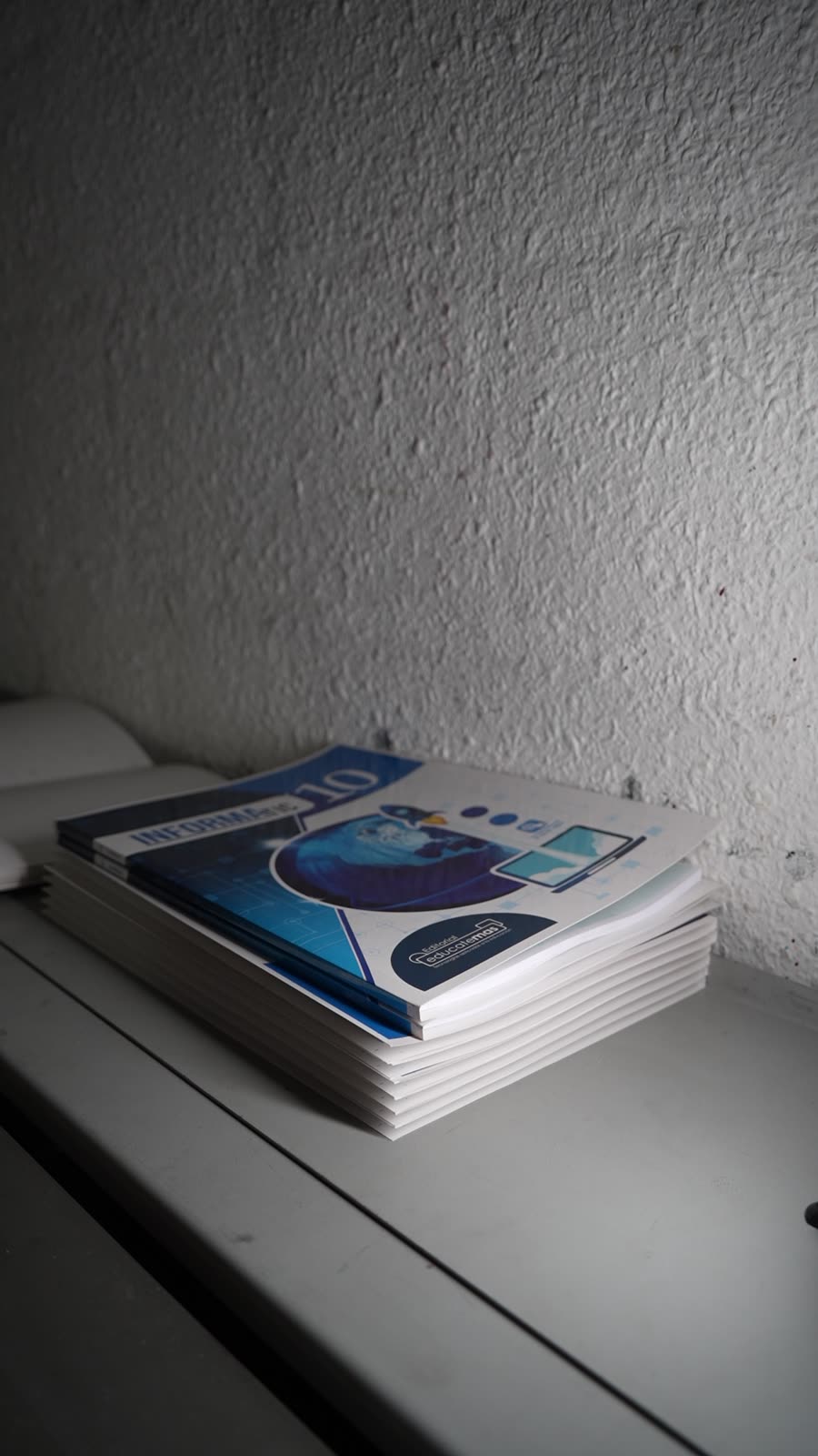 Recogido de pliegos, encolado y refilado